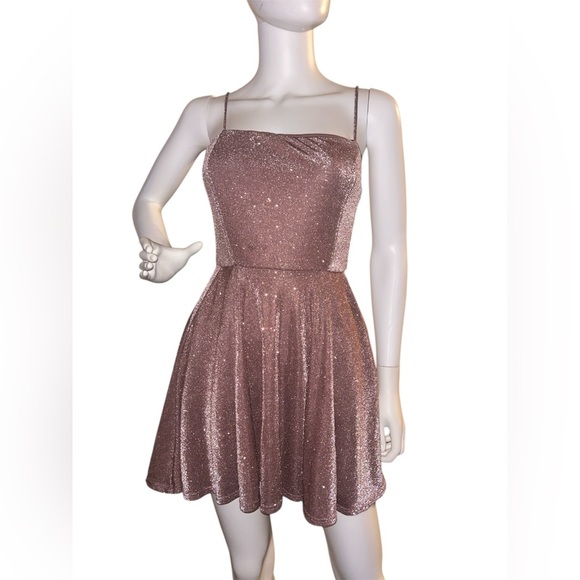 WINDSOR
Glow Goals Glitter Knit
Skater Dress size S Rose Mauve Color - Picture 5 of 10